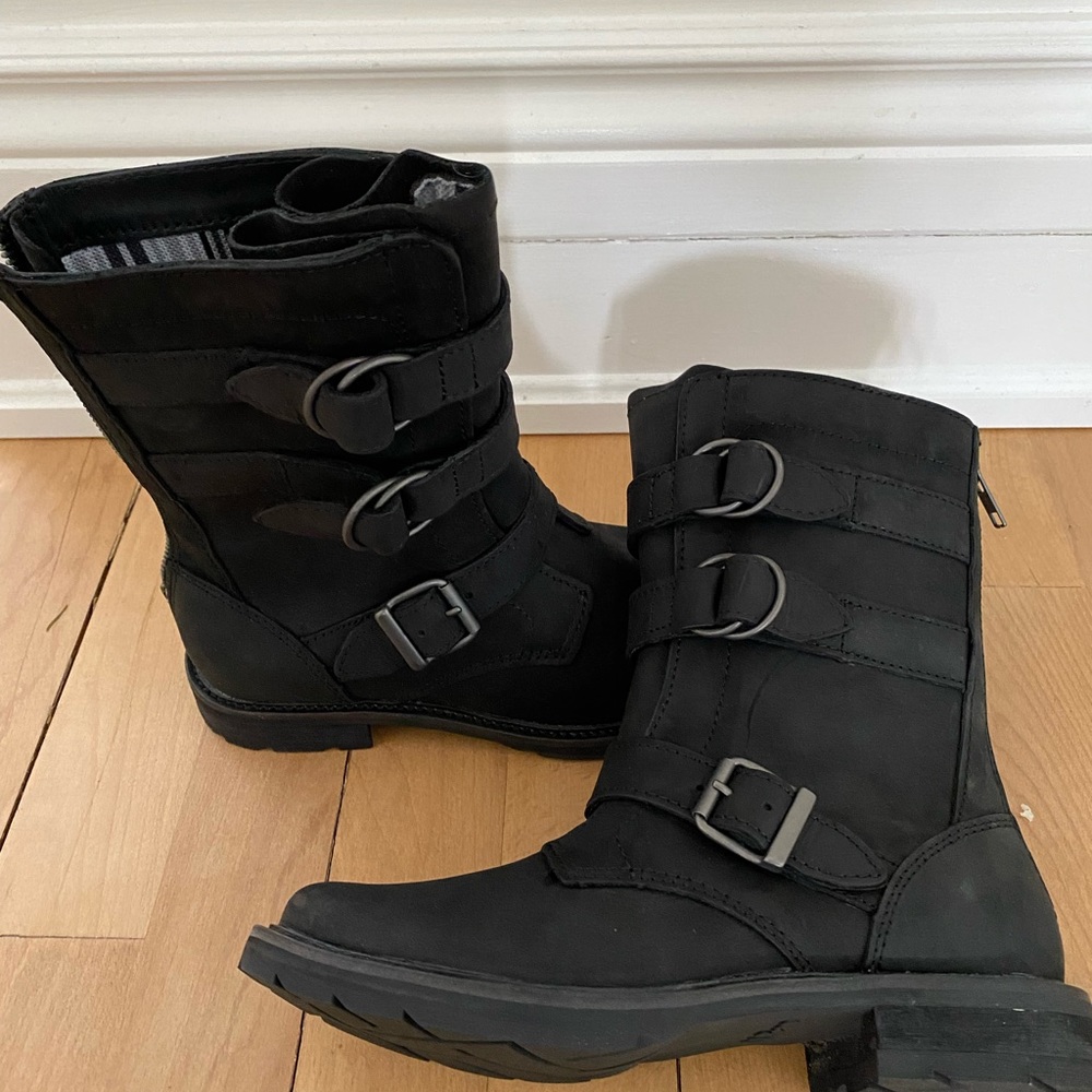 L.L. Bean women’s black leather boot